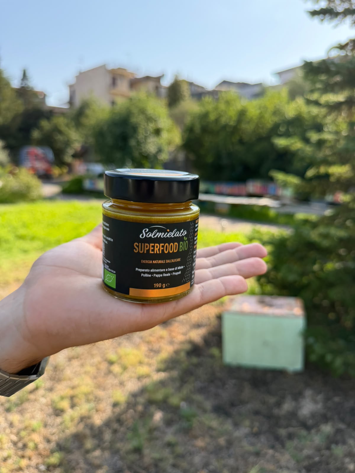 Vaso di Superfood Bio Solmielato con il preparato cremoso visibile